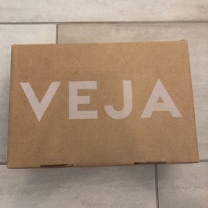 VEJA V-12 Extra-White Leather Shoes